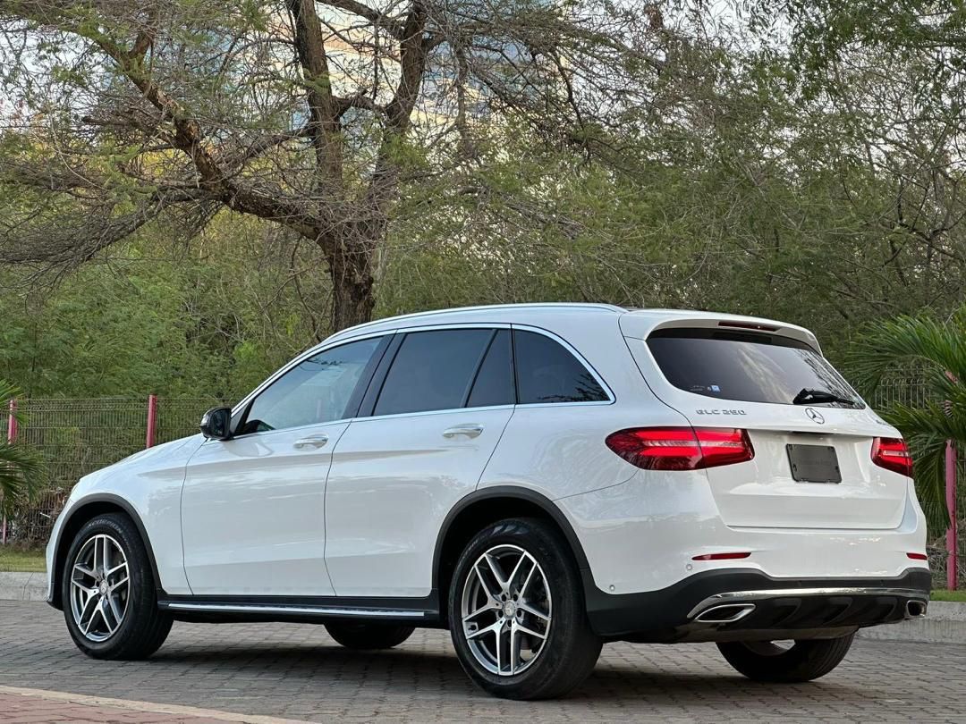 Mercedes Benz thumbnail 3